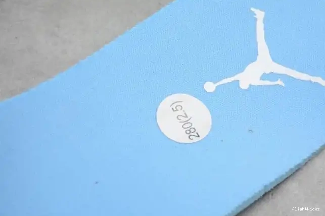 AO9944-441 Jordan (W) Air UNC Low 1 0615